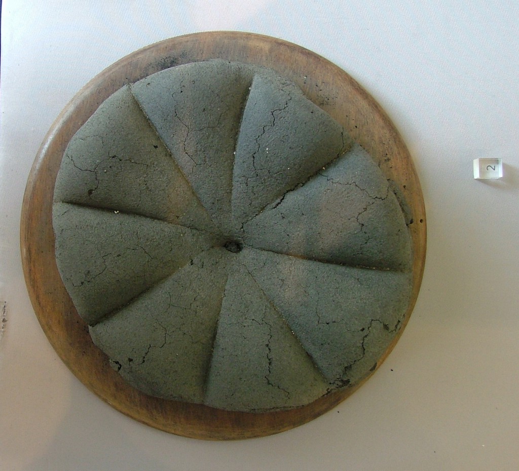 chleb pompejański z I w n.e. na licencji Creative Commons źródło Wikipedia