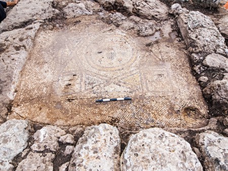 Odnaleziona w Bet Szemesz mozaika. Źródło