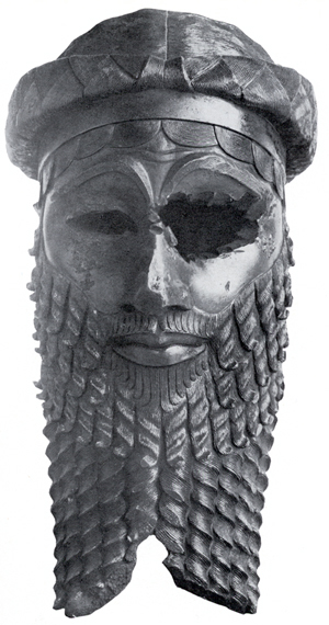 To Sargon lub jego wnuk. Kiedyś ta głowa była w muzeum w Bagdadzie. Gdzie jest dzisiaj...wojna to katastrofa w każdym wymiarze. Źródło.