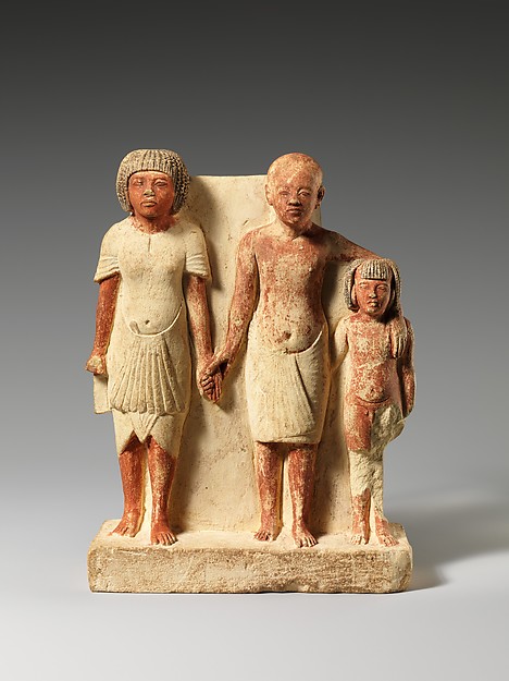 Ta trójka to trzej mężczyźni w różnym wieku. Rzeźba pochodzi z XIV w p.n.e. Źródło