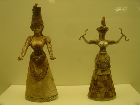Kobiety starej Krety. Żródło Heraklion Museum
