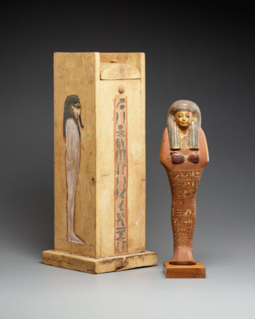 Uszebti ze zbiorów Metropolitan Museum of Art. Pochodza z czasu panowania 18 dynastii, sadatowane na XIV wiek p.n.e. Domena Publiczn